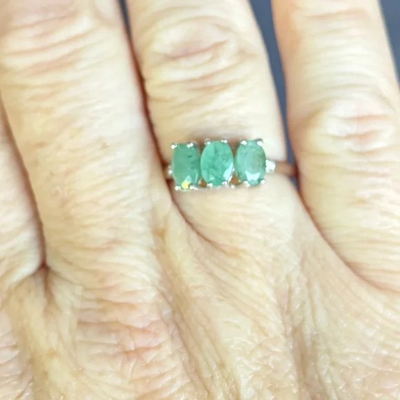 NEW Natural Stone Green Emerald Ring - Size 7 - Picture 6 of 8